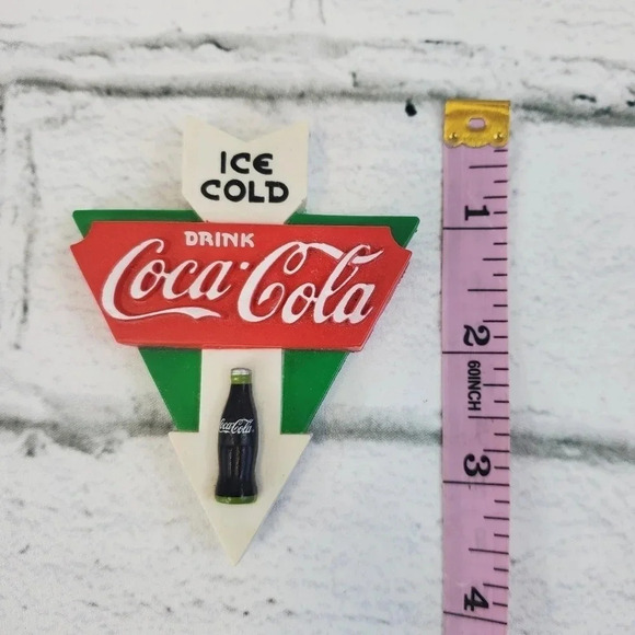 1998 Arrow Shaped Ice Cold Vintage 90s Coca Cola Magnet 49 - Picture 6 of 6